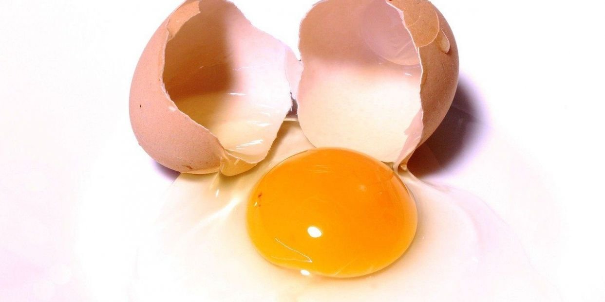 comer-huevo-crudo-analisis-de-las-ventajas-y-desventajas-para-tu-salud